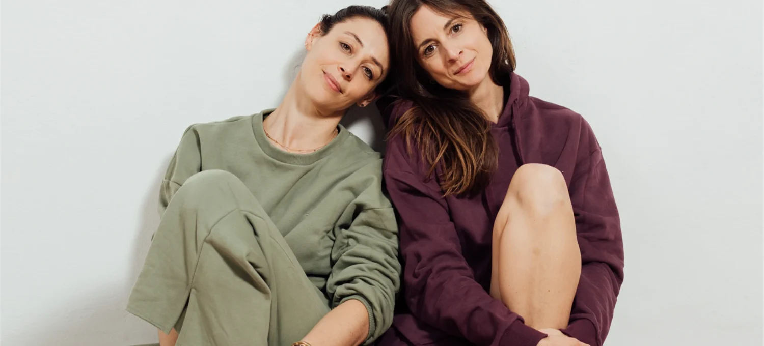 Sabine und Simone in ihrer Loungewear von Karma Klamotte